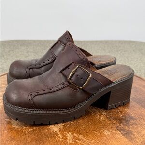 American Eagle Footwear Wm 6 Brown Leather Clog Buckle Chunky Grunge Y2K Slip On